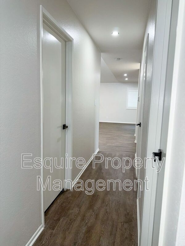 Building Photo - 1630 Helm Dr