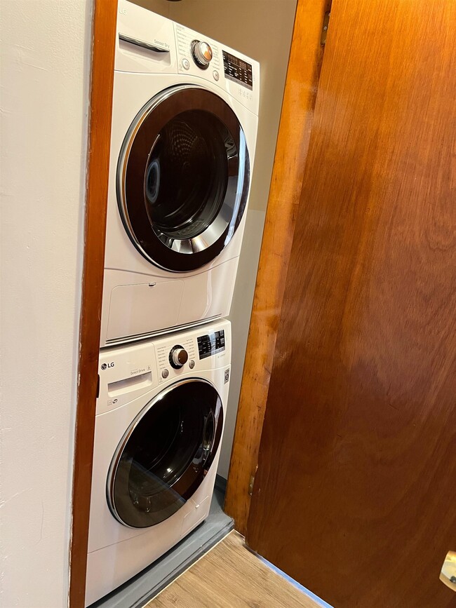 Building Photo - 184 Central Ln