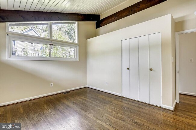 Building Photo - 5511 Huntington Pkwy