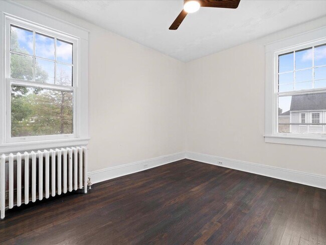 Building Photo - 2701 Barton Ave