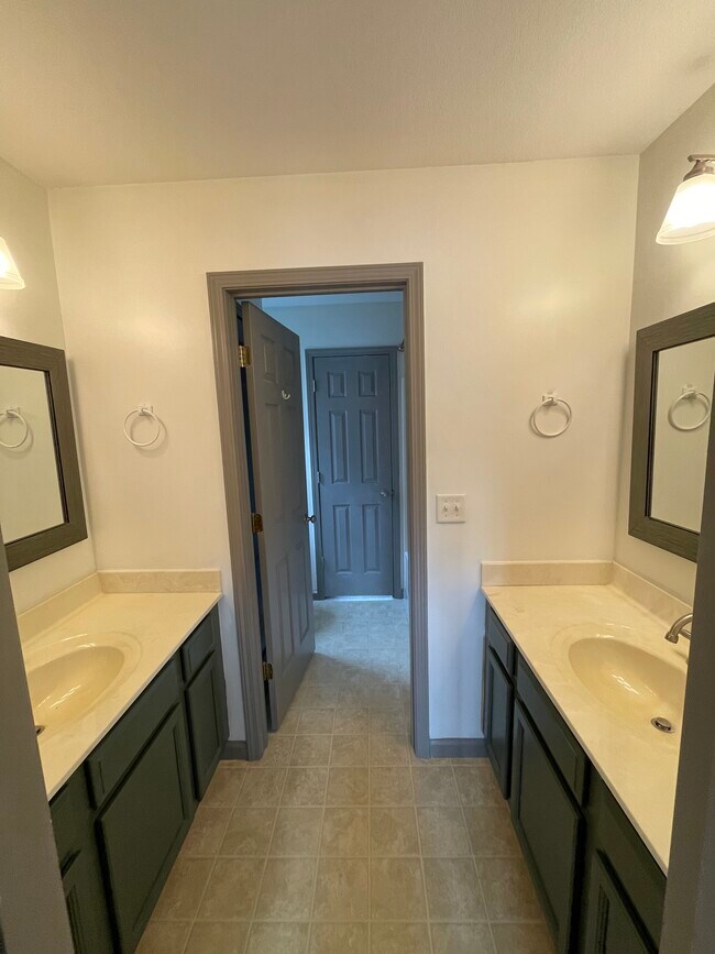 Building Photo - 41 Stafford Ct