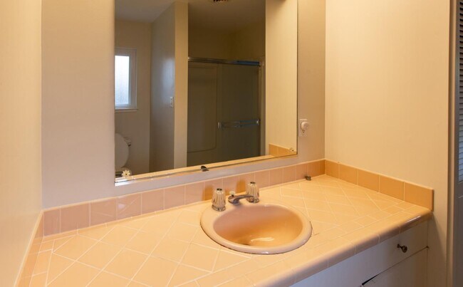 Building Photo - 1651 Rosita Rd