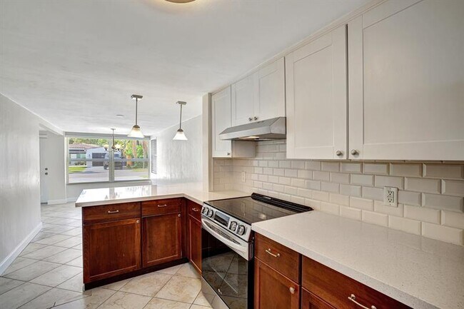 Building Photo - 933 SW 19th St