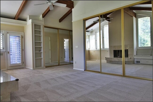 Building Photo - Lovely spacious home, dual levels, Cuperti...