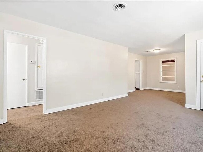 Building Photo - 1575 Marengo Dr