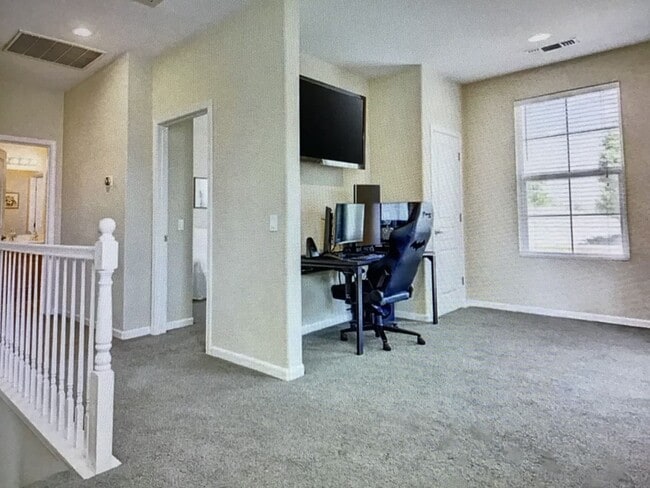 Building Photo - Two story Yuba City Home