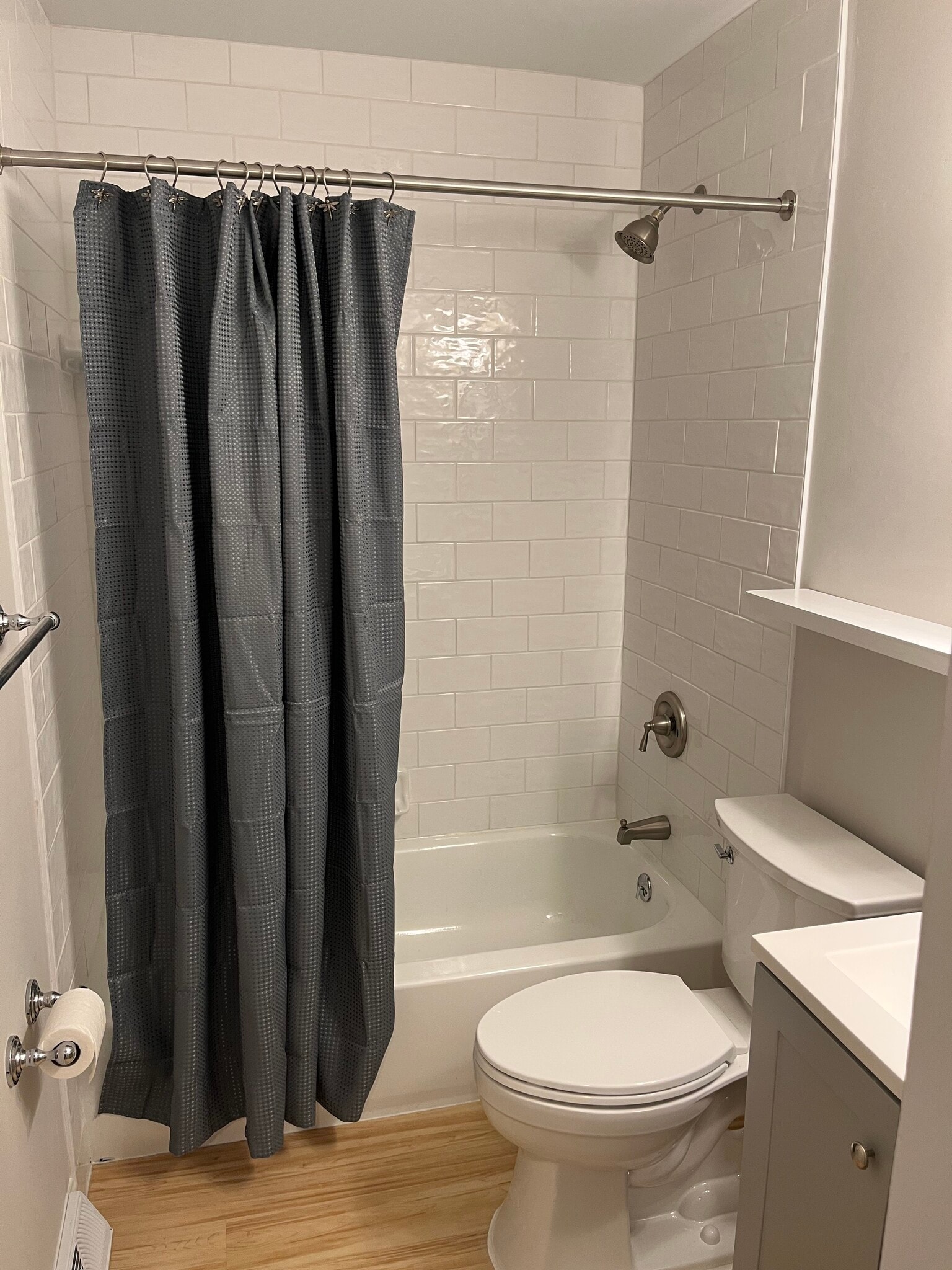 upstairs bathroom - 1818 W Loveland Ave
