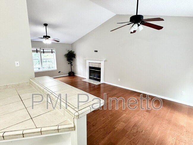Building Photo - 844 Bentley Dr
