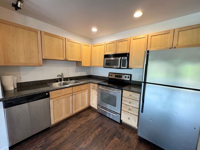 Building Photo - Saybrook condo one bedroom, including parking