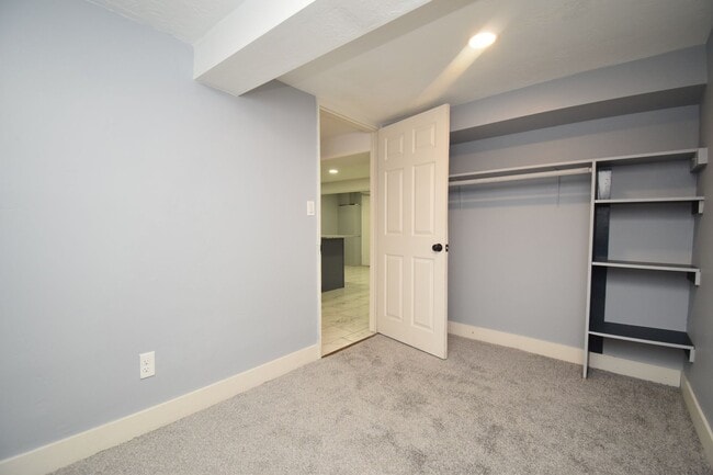 Building Photo - 2 Bed 1 Bath City Hideaway in SLC! Shops, Dining & Transit Nearby!!