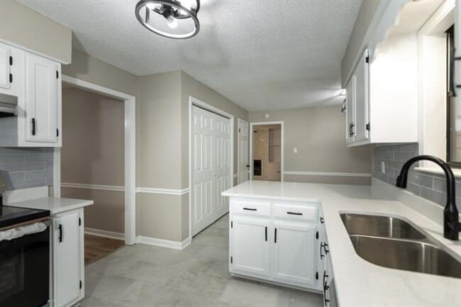 Building Photo - 9102 Valkrie Ln