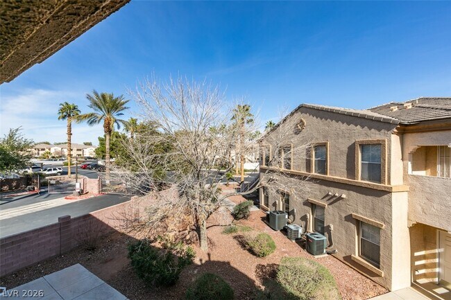 Building Photo - 3400 Cabana Dr