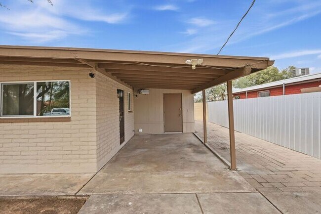 Building Photo - Bright 3-Bed Tucson Rental Home with Expansive Fenced Backyard Near U of A