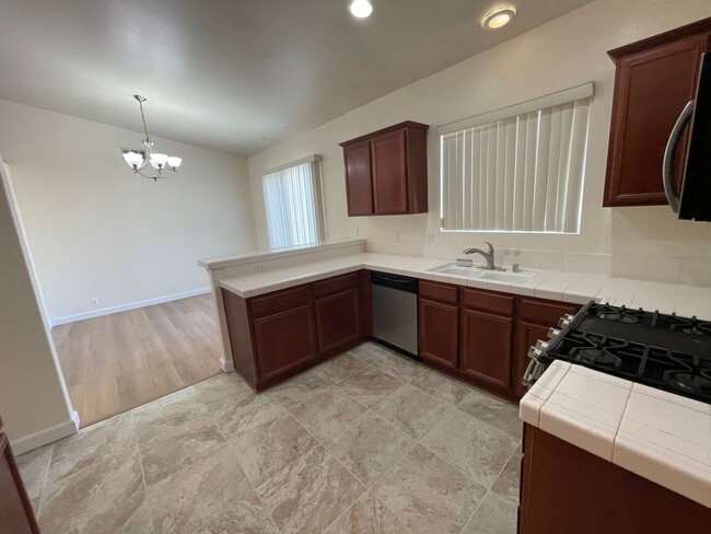 Building Photo - Apple Valley Home in The Vineyards- 3 Bedr...