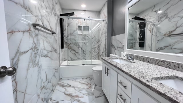 Building Photo - 2003 Clearstream Overlook