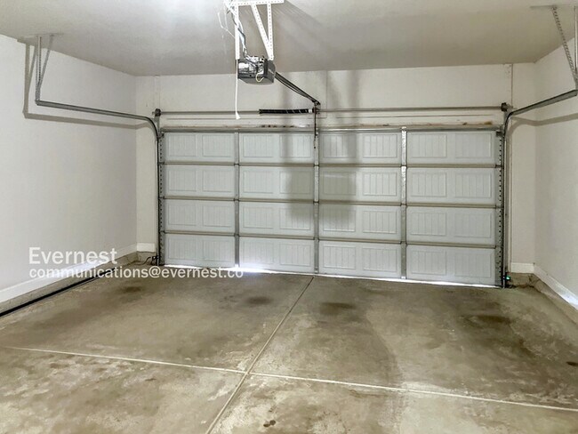 Building Photo - 104 Elaina Grey Ct