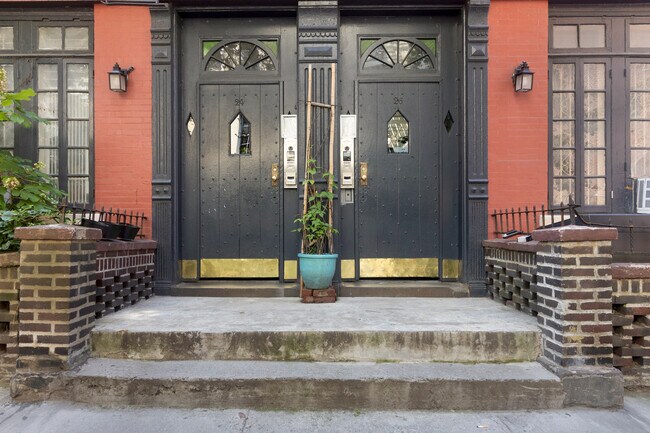 Building Photo - 26 Jane St