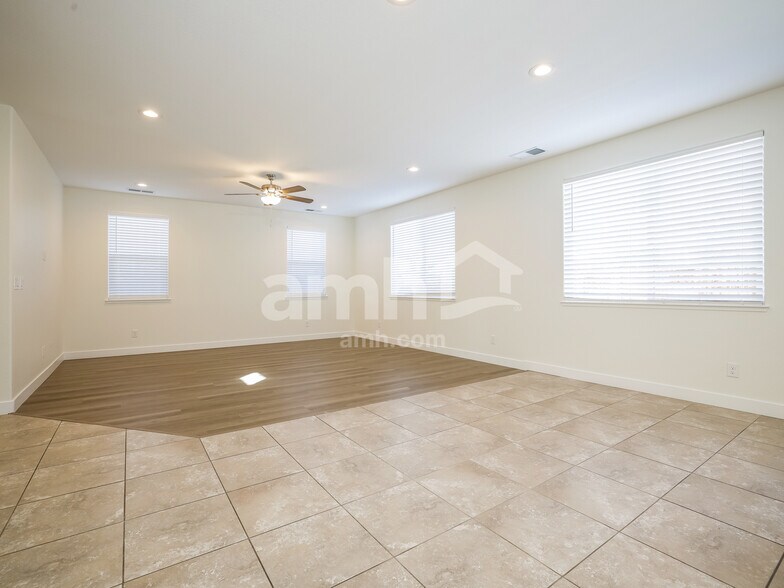 Building Photo - 7039 Cinder Village Dr