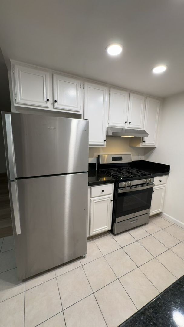 Building Photo - ALS-1150-GROVE AVENUE