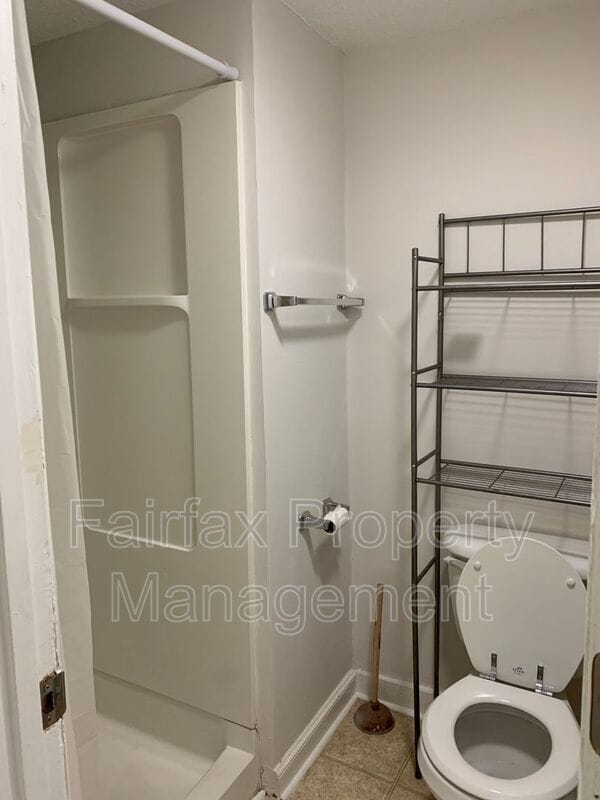 Building Photo - 301 E Lawson St