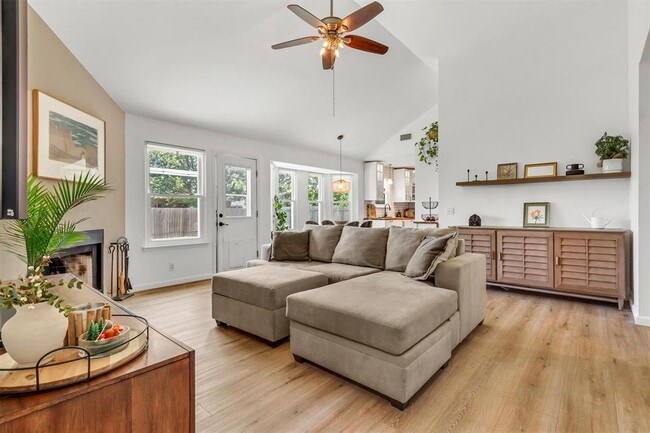 Building Photo - 206 Quail Cir