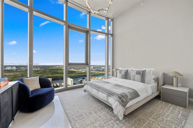 Building Photo - 15701 Collins Ave