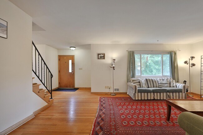 Building Photo - 714 Island Ct