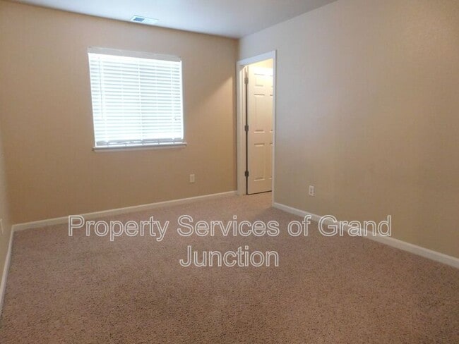 Building Photo - 3006 1/2 Oakwood Drive