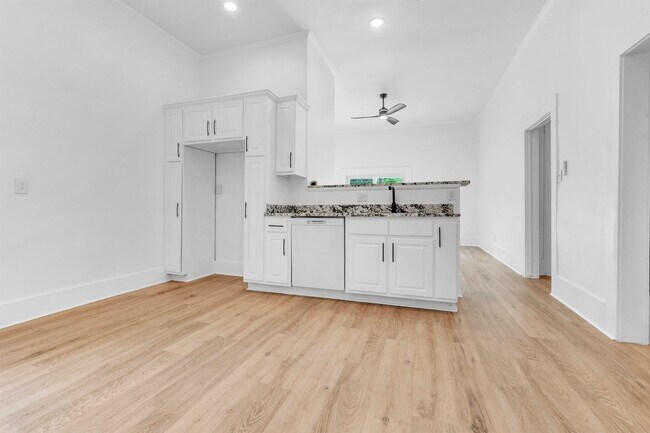 Building Photo - 1721 Nelson Ave