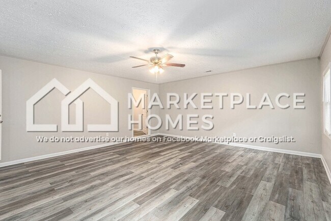 Building Photo - 4901 Mockingbird Ln