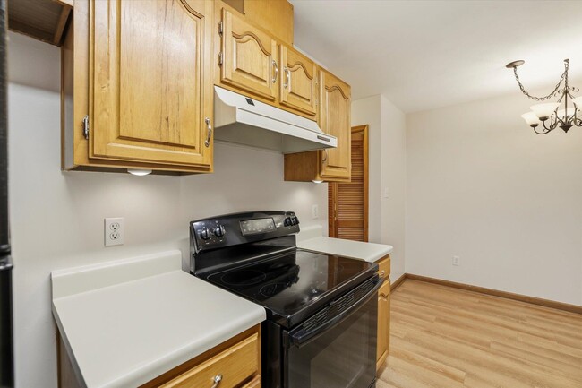 Building Photo - 2658 Millbank Dr