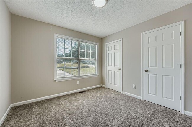 Building Photo - 1233 Waterton Trail