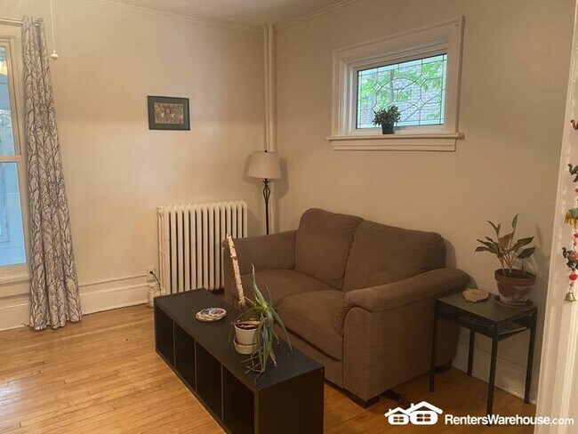 Building Photo - 4BR 2BA HOME IN UPTOWN AVAILABLE 10/4!