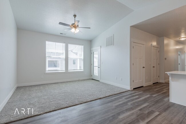 Building Photo - Bright Top-Floor Condo with Stunning Views...