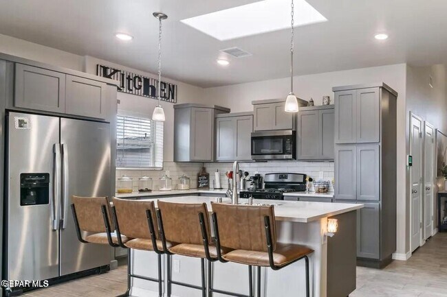 Building Photo - 930 Bicknor Pl