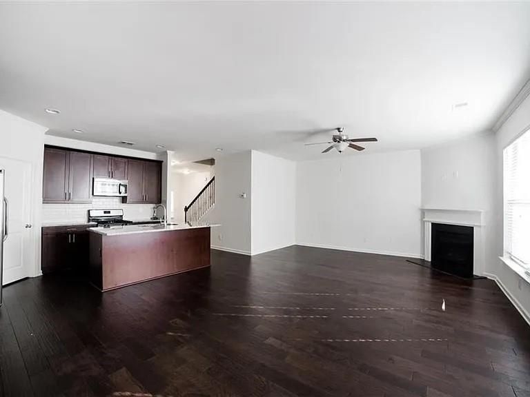Building Photo - 5570 Lightheart Ct
