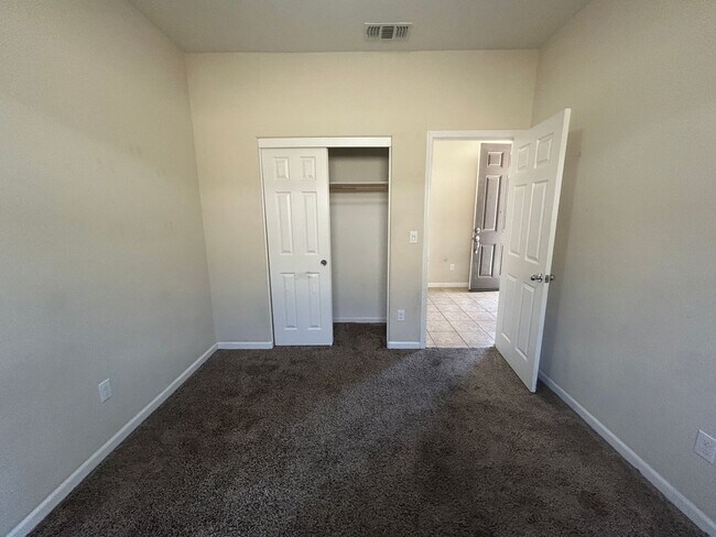 Building Photo - 518 Samuel Way