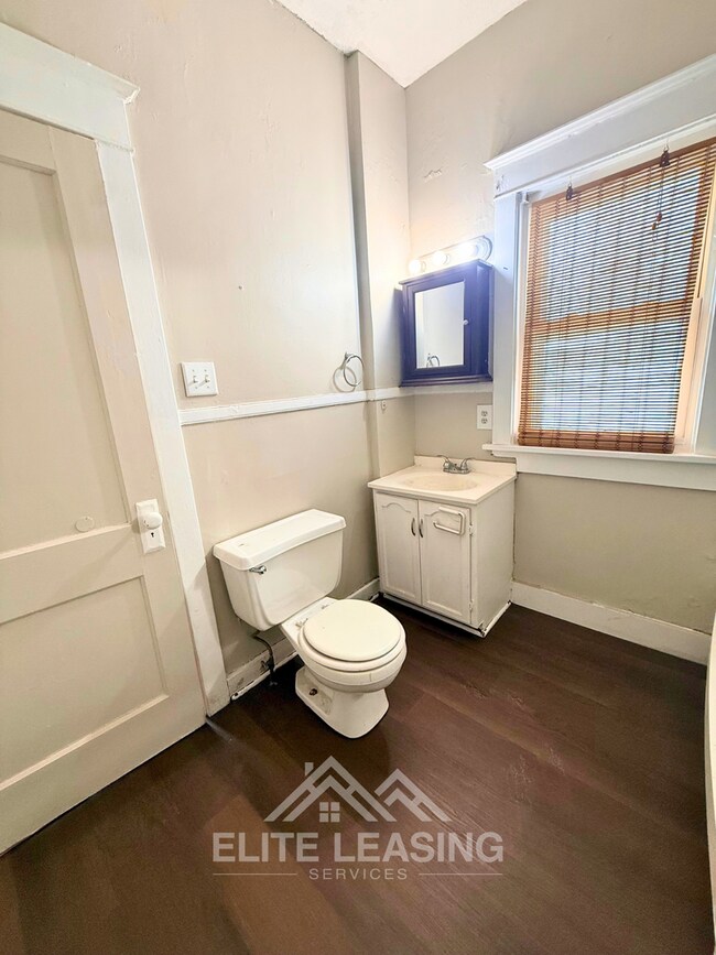 Building Photo - Charming 3 Bedroom Home Near Downtown Topeka!