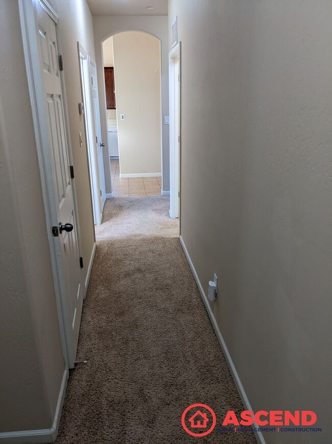Building Photo - 4 BEDROOM 2 BATH HOUSE IN SOUTHWEST CUL-DE-SAC