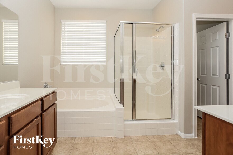 Building Photo - 8529 W Kellman Ave