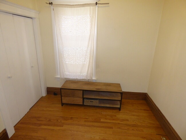 Building Photo - $0 DEPOSIT OPTION. DENVER SQUARE HOME! UPT...