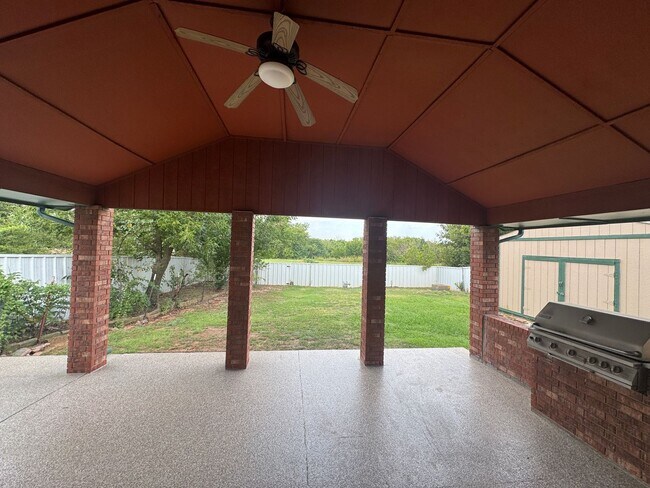 Building Photo - 200 off your move in before 10/15 ! Be Wow...