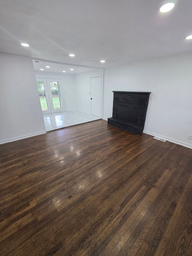 Building Photo - 7405 E 86th St