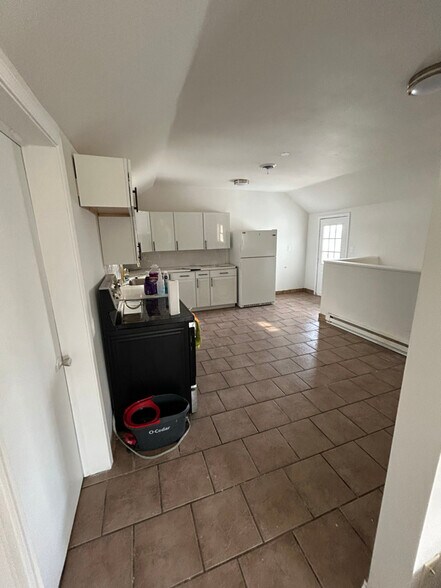 Building Photo - 779 Silver St