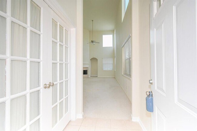 Building Photo - 13330 Vineyard Falls Dr
