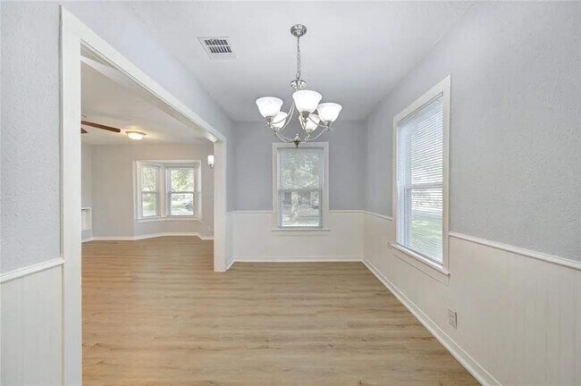 Huge dining room - 1519 7th St