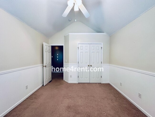Building Photo - Four Bedroom Olathe Home in a Quiet Neighb...