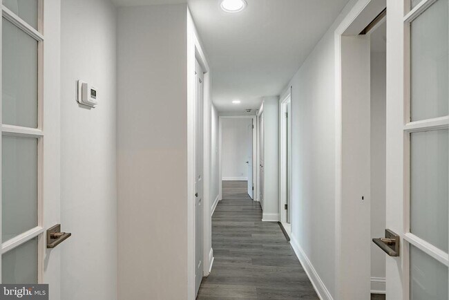 Building Photo - 21510 Valley Forge Cir