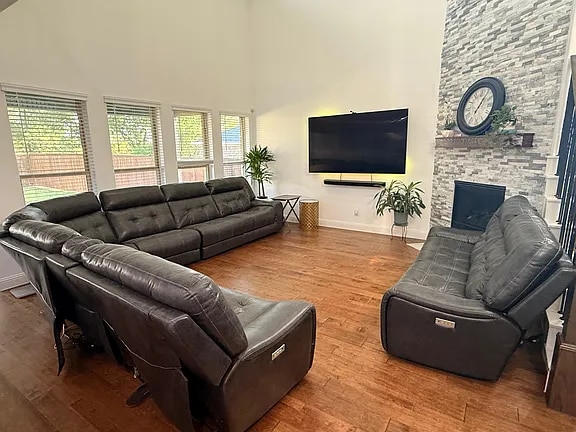 Building Photo - 325 Augusta Ct