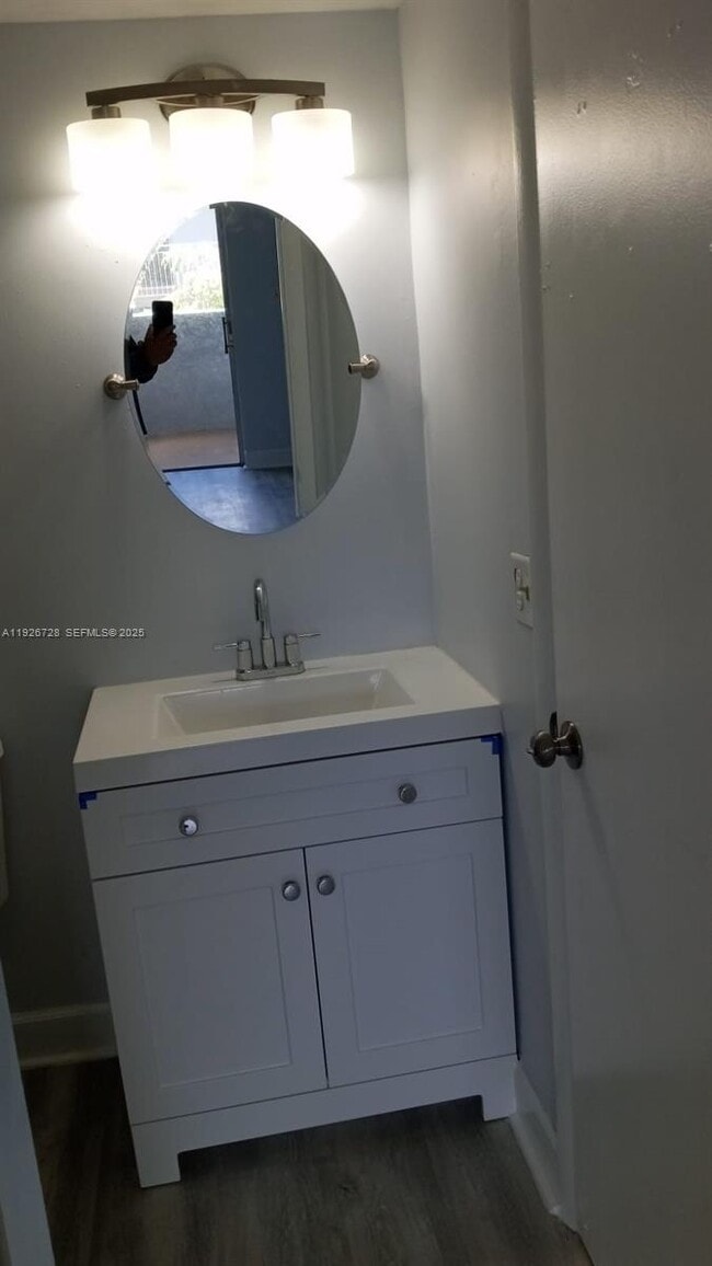 Building Photo - 9375 Fontainebleau Blvd